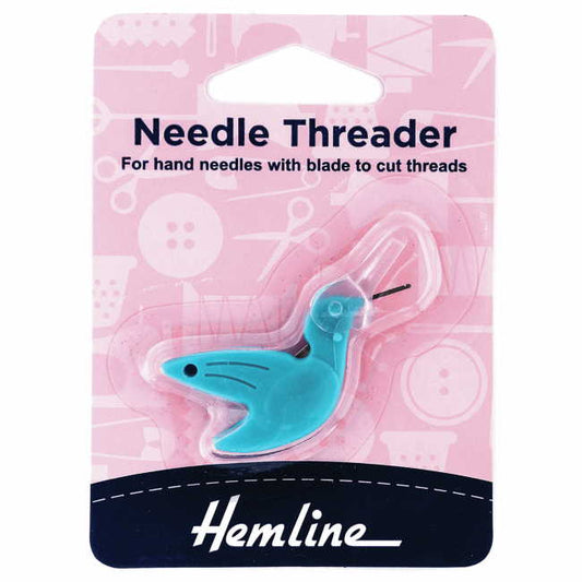 Hemline Butterfly Needle and Yarn Threader With 2 Cutters 