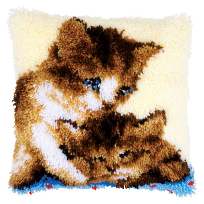 Two Cats Latch Hook Cushion Kit By Vervaco